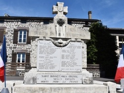 Photo paysage et monuments, Saint-Bonnet-près-Orcival - le Monument Aux Morts