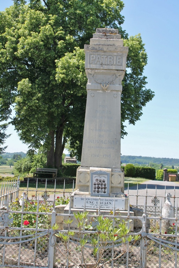 Photo Saint-Germain-près-Herment - le monument aux morts