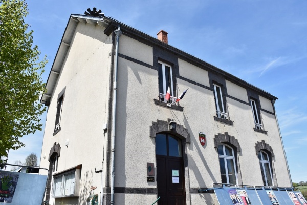 Photo Saint-Pierre-le-Chastel - La Mairie