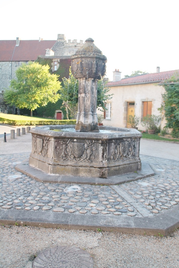 Photo Saint-Saturnin - la fontaine