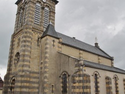 Photo paysage et monuments, Saint-Sauves-d'Auvergne - église Saint Etienne
