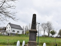 Photo paysage et monuments, Saint-Victor-la-Rivière - le Monument Aux Morts