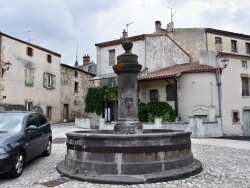 Photo paysage et monuments, Sauvagnat-Sainte-Marthe - la Fontaine