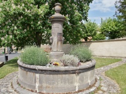 Photo paysage et monuments, Sauvagnat-Sainte-Marthe - la Fontaine