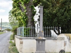 Photo paysage et monuments, La Sauvetat - le Monument Aux Morts