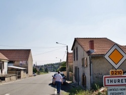 Photo paysage et monuments, Thuret - Entrée du Village