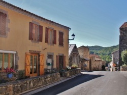 Photo paysage et monuments, Tourzel-Ronzières - Rue du Village