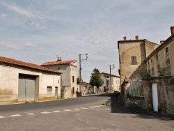 Photo paysage et monuments, Varennes-sur-Usson - Le Village