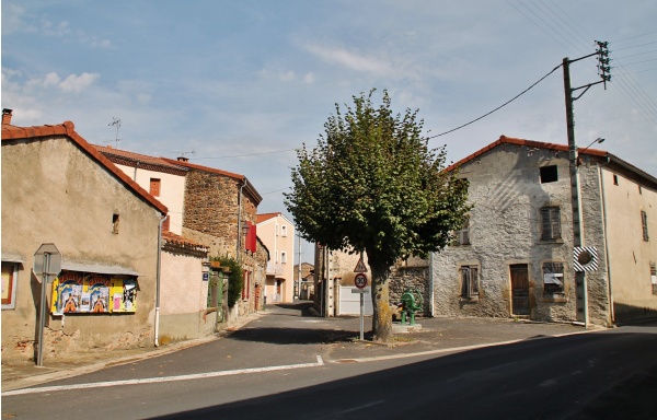 Photo Varennes-sur-Usson - Le Village