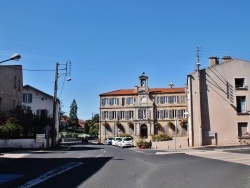 Photo paysage et monuments, Vic-le-Comte - Hotel-de-Ville