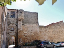 Photo paysage et monuments, Vic-le-Comte - entrée du Palais des Comtes