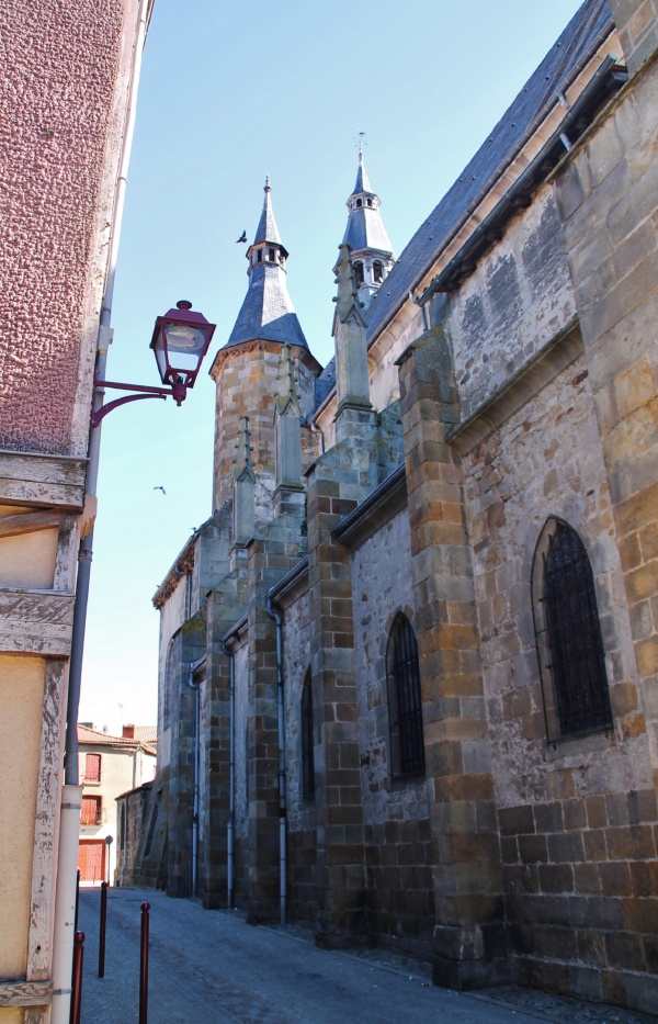 Photo Vic-le-Comte - église St Jean-Baptiste