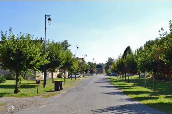 Photo Villeneuve-les-Cerfs - Le Village