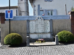 Photo paysage et monuments, Baigts-de-Béarn - le monument aux morts