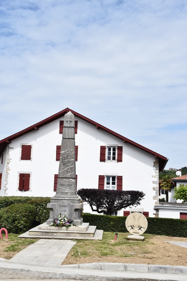 Photo Bardos - le Monument Aux Morts