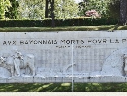 Photo paysage et monuments, Bayonne - le Monument Aux Morts