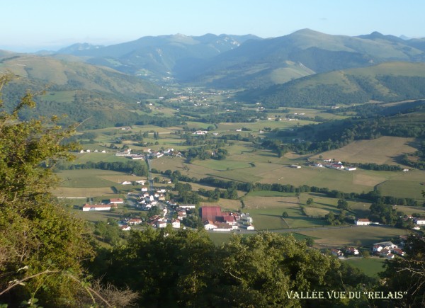 Photo Larceveau-Arros-Cibits - vallée vue du haut du "relais"