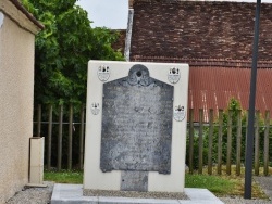 Photo paysage et monuments, Piets-Plasence-Moustrou - le monument aux morts