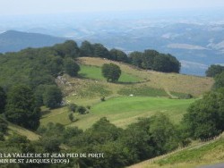 Photo paysage et monuments, Saint-Jean-Pied-de-Port - vue de la vallée de st jean prise du chemin de st jacques