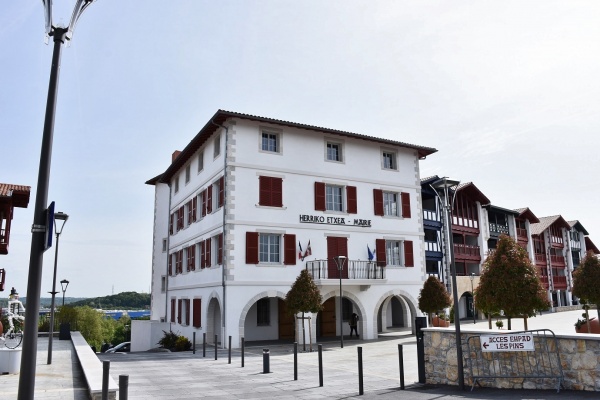 Photo Saint-Pierre-d'Irube - la Mairie