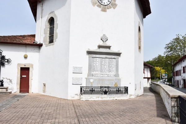 Photo Saint-Pierre-d'Irube - le Monument Aux Morts