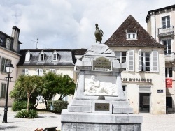 Photo paysage et monuments, Salies-de-Béarn - le monument aux morts