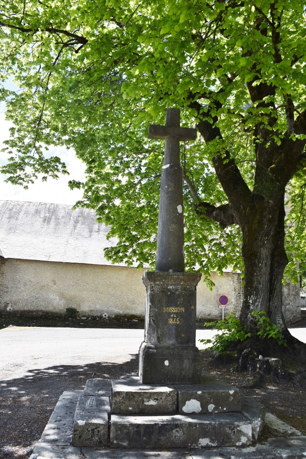 Photo Montoussé - le Monument Aux Morts