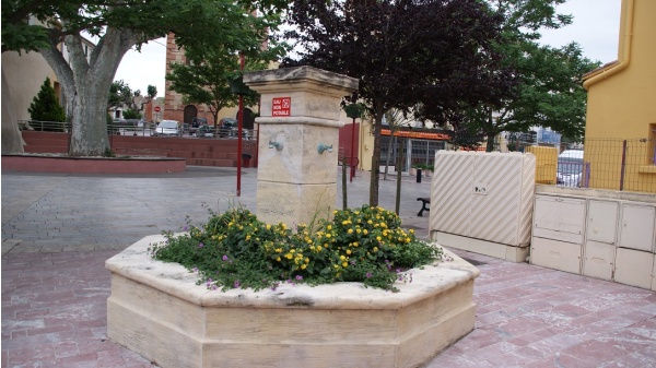 Photo Bages - la fontaine