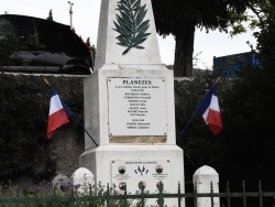 Photo paysage et monuments, Planèzes - le monument aux morts