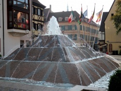 Photo paysage et monuments, Colmar - Colmar;fontaine de l'Hôtel de ville.