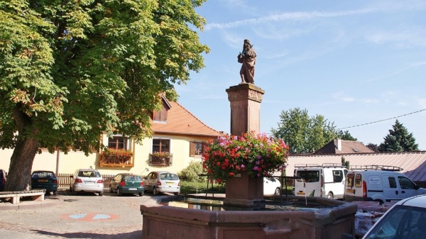 Photo Husseren-les-Châteaux - la fontaine