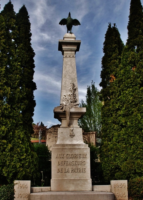 Photo Charbonnières-les-Bains - Monument-aux-Morts