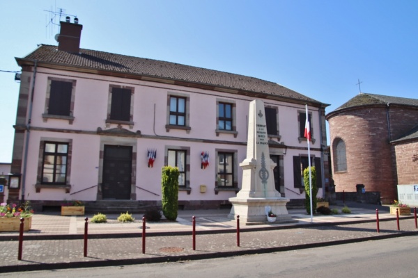 Photo Corbenay - la mairie et le monument aux morts