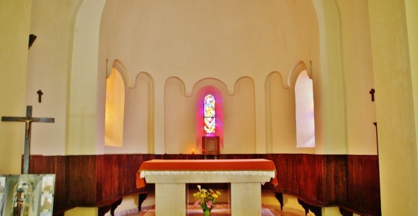 Photo Bourg-le-Comte - Interieure de L'église