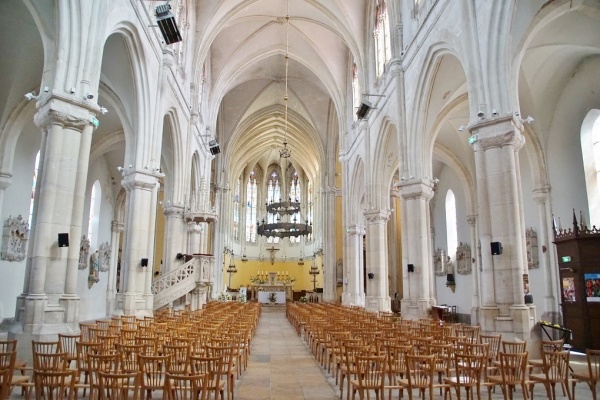 Photo La Chapelle-de-Guinchay - église Notre Dame
