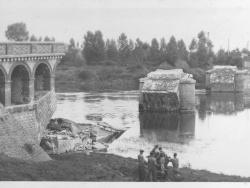 Photo vie locale, Charette-Varennes - Pont des Bordes détruit