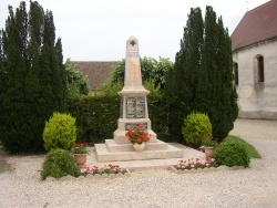 Photo paysage et monuments, Charette-Varennes - monuments aux morts