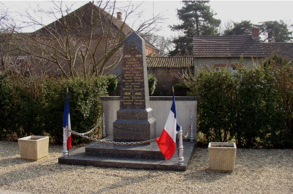 Photo Charette-Varennes - monuments aux morts