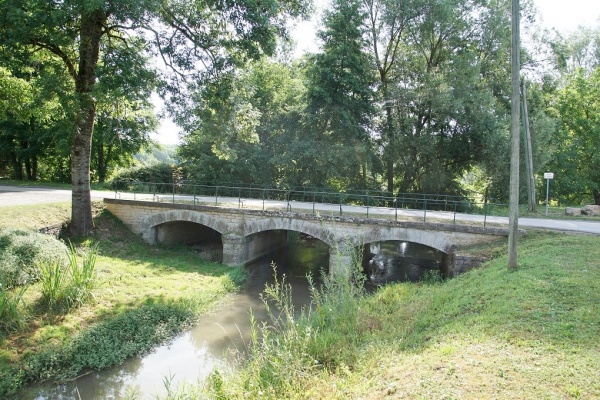 Photo Cheilly-lès-Maranges - le pont