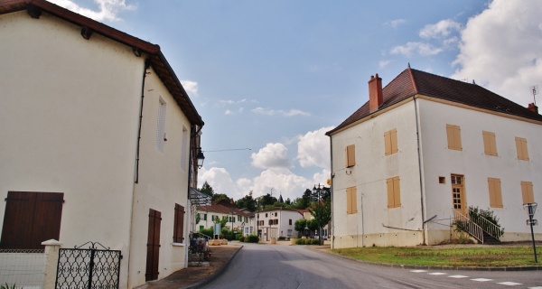 Photo Chenay-le-Châtel - La Commune