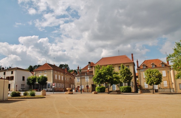 Photo Chenay-le-Châtel - La Commune