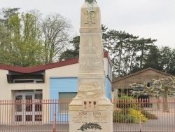 Photo paysage et monuments, Crêches-sur-Saône - le monument aux morts