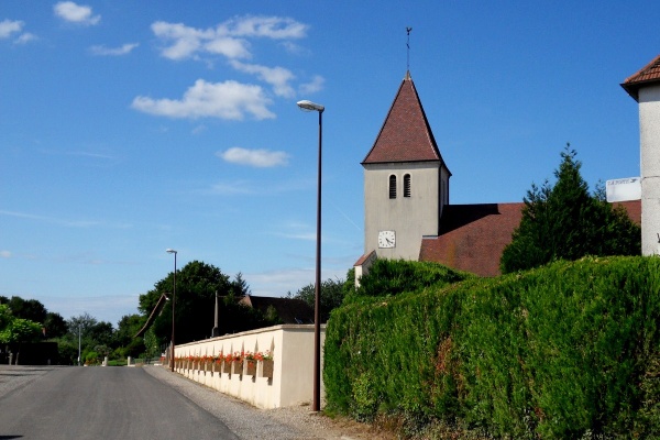 Photo Frangy-en-Bresse - Eglise de Frangy en Bresse.