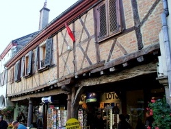 Photo paysage et monuments, Louhans - Louhans-Rue des arcades.