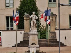 Photo paysage et monuments, Marcigny - Monument-aux-Morts