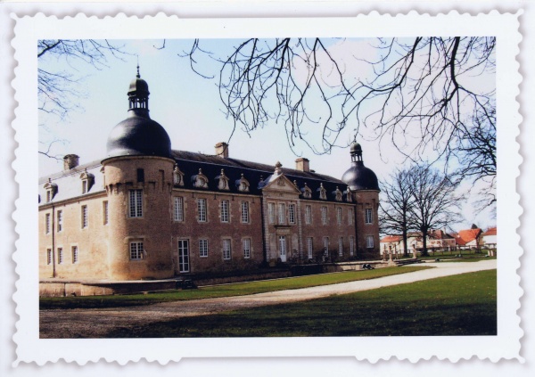 Photo Pierre-de-Bresse - façade chateau de pierre