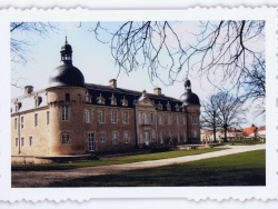 Photo paysage et monuments, Pierre-de-Bresse - façade chateau de pierre