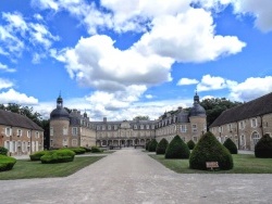 Photo paysage et monuments, Pierre-de-Bresse - Château de Pierre de Bresse,mai 2019.