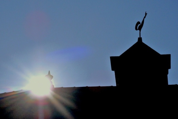 Photo Le Planois - Le planois:lever de soleil sur la mairie.