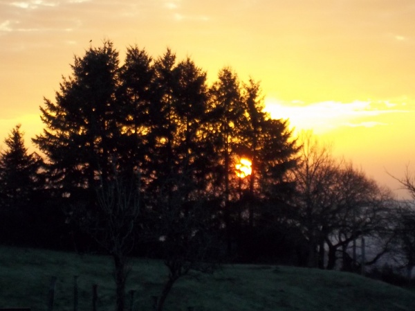 Photo Roussillon-en-Morvan - lever de soleil a Mizieux